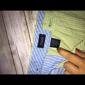 IZOD men’s green shirt